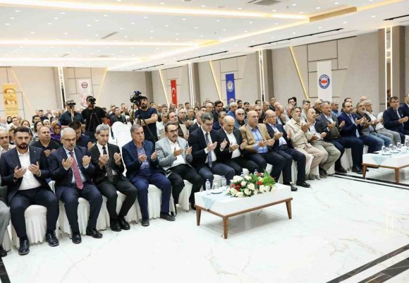 EĞİTİM-BİR-SEN ADANA’DA MUSTAFA SARIGEÇİLİ YENİDEN BAŞKAN SEÇİLDİ