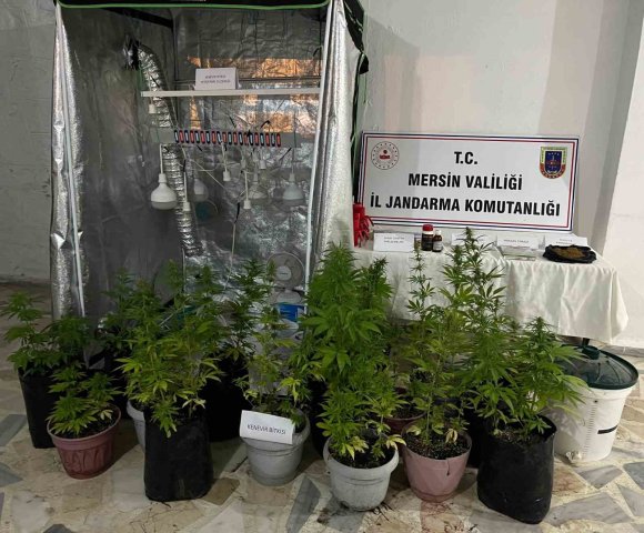 EVDE ÖZEL BÖLME ÇIKTI: UYUŞTURUCU ÜRETEN ŞÜPHELİLER YAKALANDI