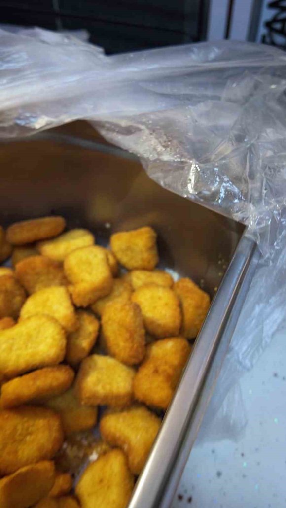 ÖĞRENCİLERE TAVUK NUGGET VE GAZLI İÇECEK SATIŞI YAPAN KANTİNLER UYARILDI