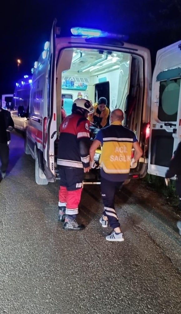 DEFNE’DE ASİ NEHRİ’NE DÜŞEN ARAÇTAKİ 2 KİŞİ YARALANDI