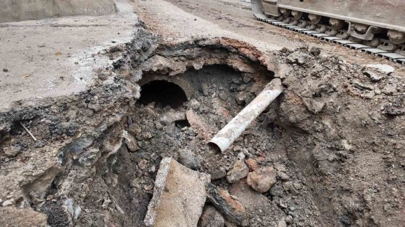 YAYLADAĞI’NDA 30 YILLIK KANALİZASYON HATTI YENİLENİYOR