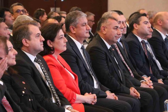 ADANA’NIN KALKINMA YOL HARİTASI "ADANA KALKINMA PROGRAMI" İLE BELİRLENDİ