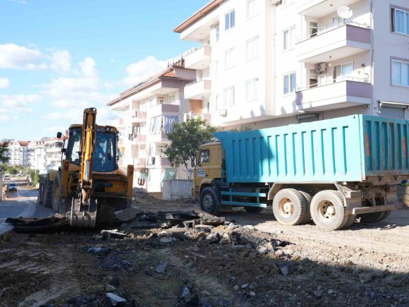 PAYALLAR’A 3,5 KİLOMETRELİK SICAK ASFALT ÇALIŞMASI