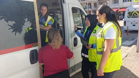 MANAVGAT’TA OKUL SERVİSLERİNE SIKI DENETİM
