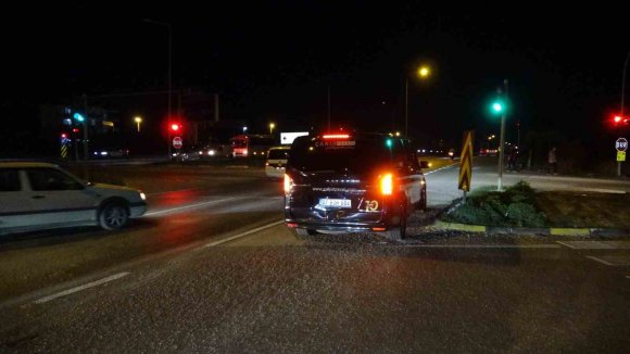 MANAVGAT’TA OTOMOBİL İLE MOTOSİKLET ÇARPIŞTI: 2 YARALI