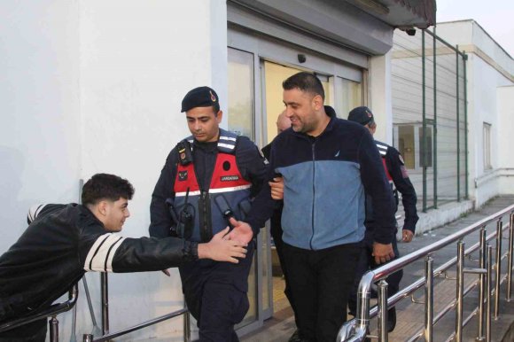 ÇUKUROVA BELEDİYESİ OPERASYONUNDA EMRAH KOZAY, SONER ÇETİN VE DİĞER ŞÜPHELİLER ADLİYEYE SEVK EDİLDİ