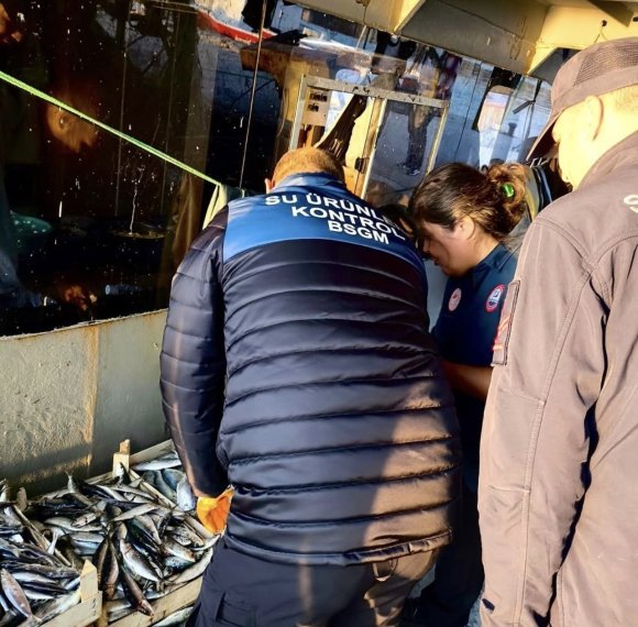 MERSİN’DE YASA DIŞI BALIK AVCILIĞINA KARŞI DENETİMLER SÜRÜYOR