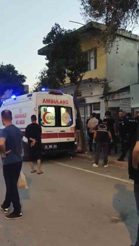 EVİNİN TERASINDA ÖLÜ BULUNDU