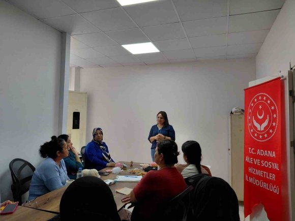 ADANA’DA AİLELERE BİLİNÇLİ MEDYA KULLANIMI EĞİTİMİ VERİLDİ