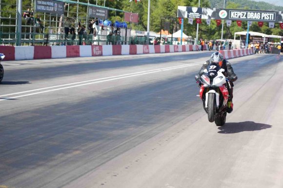 KEPEZ MOTODRAG ŞAMPİYONASI’NDA MOTORLAR ISINDI, FİNAL YARIN
