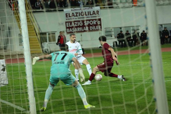 TFF 2. LİG: ISPARTA 32 SPOR: 3 - ELAZIĞSPOR: 4