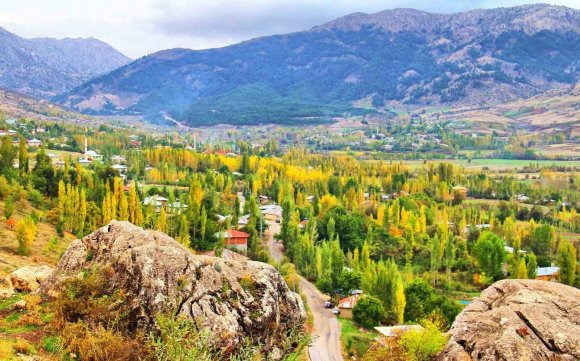 KAHRAMANMARAŞ’TA SONBAHAR RENKLERİ: GÖKSUN MANZARASIYLA BÜYÜLÜYOR