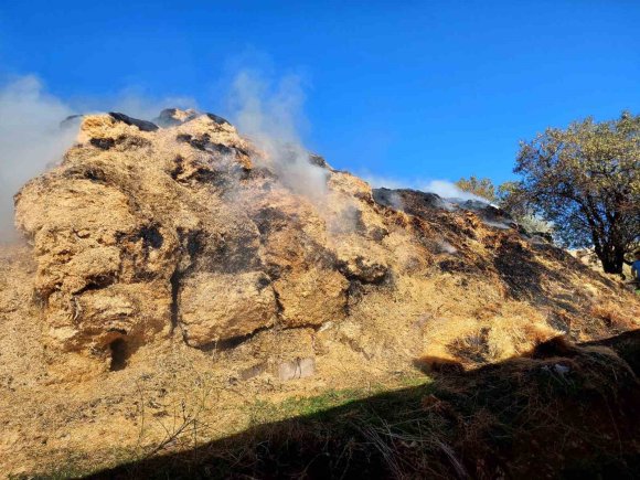 ISPARTA’DA ÇIKAN YANGINDA BİN 150 BALYA KÜL OLDU