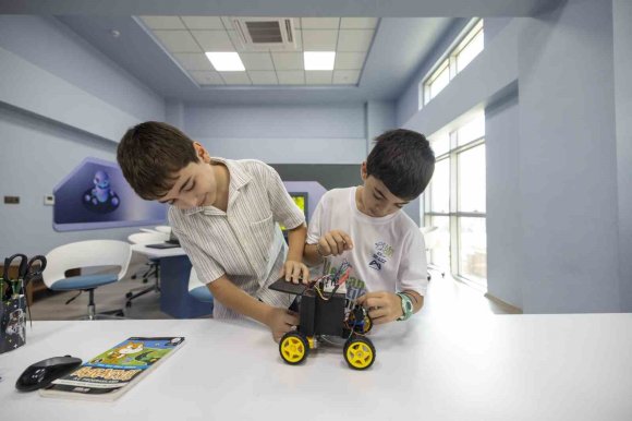 MERSİNLİ ÖĞRENCİLER ROBOTİK KODLAMA YARIŞMALARINDA DERECE ELDE ETTİ