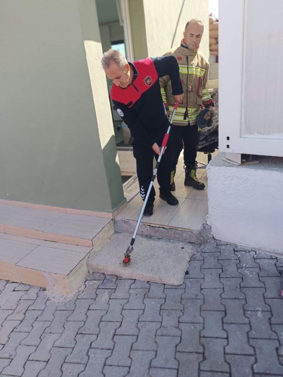 YAYLADAĞI’NDA YERLEŞİM YERİNDE GÖRÜLEN YILAN DOĞAYA BIRAKILDI