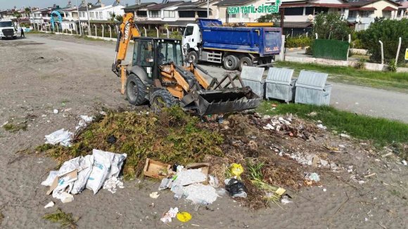 HATAY’IN SAHİLLERİNDE SEZON SONU TEMİZLİĞİ GERÇEKLEŞTİRİLDİ