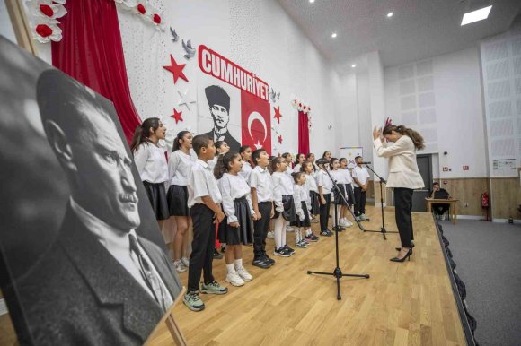 MERSİN’DE ÇOCUKLAR CUMHURİYETİN 103. YILINI COŞKUYLA KUTLADI