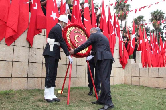 MERSİN’DE CUMHURİYET’İN 103. YILINDA ATATÜRK ANITI’NA ÇELENK SUNULDU