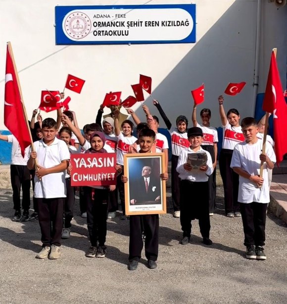 FEKE’DE KÖY OKULUNDAN CUMHURİYET BAYRAMI’NDA ANLAMLI KUTLAMA