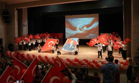 CUMHURİYET BAYRAMI TARSUS’TA ÖĞRENCİLERİN GÖSTERİLERİYLE KUTLANDI