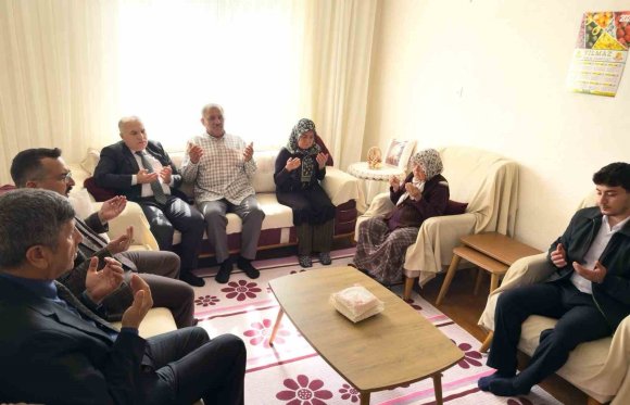CUMHURİYET BAYRAMINDA ANAMUR’DA ŞEHİT AİLELERİ UNUTULMADI
