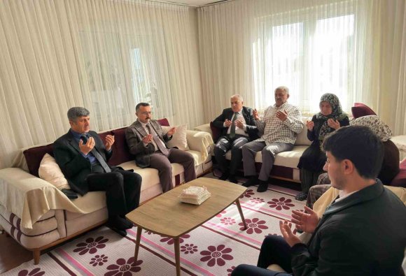CUMHURİYET BAYRAMINDA ANAMUR’DA ŞEHİT AİLELERİ UNUTULMADI