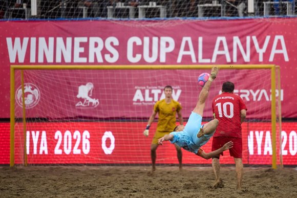 PLAJ FUTBOLU DÜNYA KULÜPLER ŞAMPİYONASI’NDA ALANYA BELEDİYESPOR PENALTILARLA ÇEYREK FİNALDE