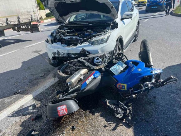 OTOMOBİL JANDARMA MOTOSİKLETİNE ÇARPTI, UZMAN ÇAVUŞ YARALANDI