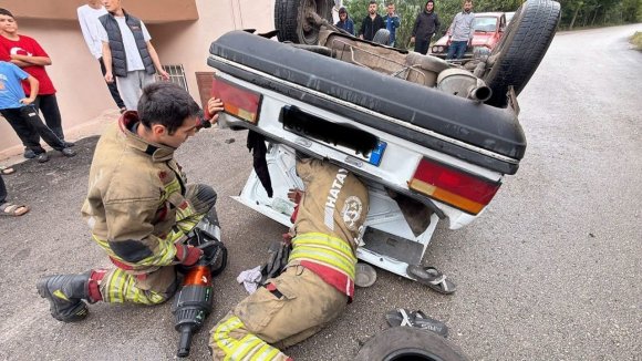 İSKENDERUN’DA TERS DÖNEN OTOMOBİLİN SÜRÜCÜSÜ YARALANDI