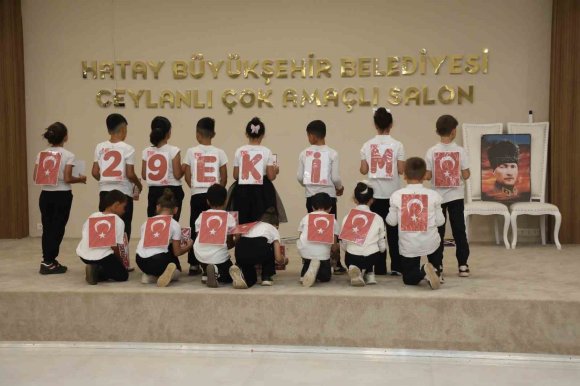 KIRIKHAN’DA ÇOK AMAÇLI SALONDA CUMHURİYET BAYRAMI KUTLANDI
