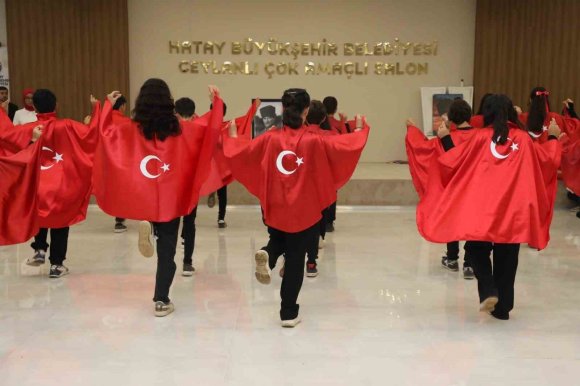 KIRIKHAN’DA ÇOK AMAÇLI SALONDA CUMHURİYET BAYRAMI KUTLANDI