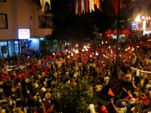 Kaş’ta Cumhuriyet yürüyüşü ve fener alayı