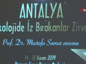 Bakan Çavuşoğlu, bu kez kürsüye annesini kanser sebebiyle kaybeden bir evlat olarak çıktı