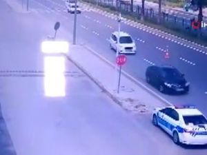 Kalp krizi geçiren sürücüyü trafik uygulamasındaki polis hayata bağladı