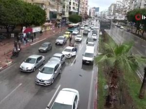 Antalya’da 3 araçlı zincirleme kaza: 1 yaralı