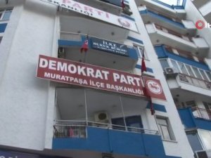 Üyesi olduğu parti binasında hayatını kaybetti