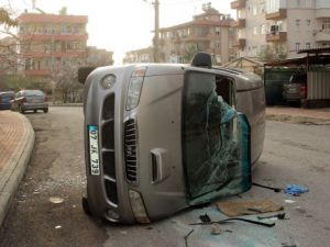 Manavgat’ta trafik kazası güvenlik kamerasına yansıdı