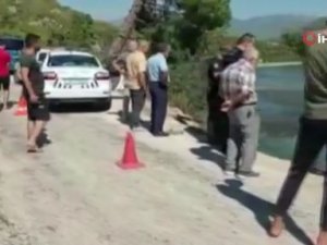 Antalya'da otomobil ırmağa uçtu: 2 yaralı