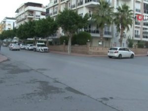 Antalya’da motosiklet ile otomobil böyle çarpıştı