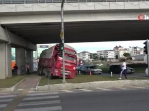 Seyir halindeki kamyon alev topuna döndü