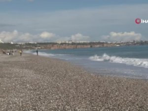 Dün felaketi yaşayan Antalya’da bugün güneş keyfi