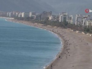 Antalya'da Ocak ayı ortasında deniz keyfi