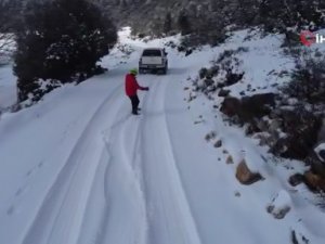 Turizmin gözdesi Kemer’de, bu kez snowboard keyfi