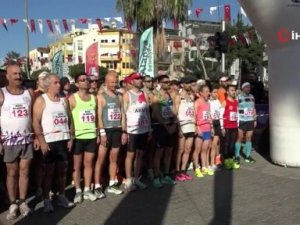 22. Alanya Atatürk Halk Koşusu ve Yarı Maratonu koşuldu