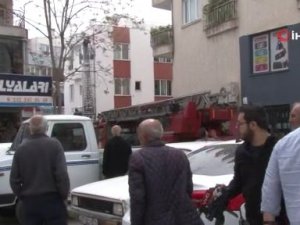 Pansiyonda çıkan yangında yarım kalmış yangın merdiveninde mahsur kaldı