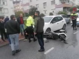 Otomobilin çarptığı motosikletli kurye yaralandı