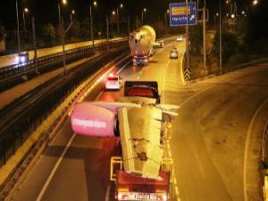 Antalya’da yolcu uçağı şehirlerarası yolda okula götürüldü