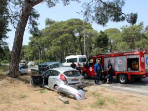 Kontrolü kaybeden sürücü karşı şeritten gelen araca çarptı