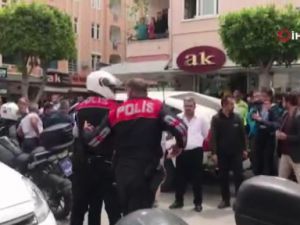 Alanya’da "dur" ihtarına uymayan motosikletli polisleri alarma geçirdi