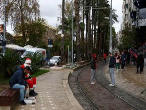 Antalya polisi, yılbaşı güvenliği için kılıktan kılığa girdi